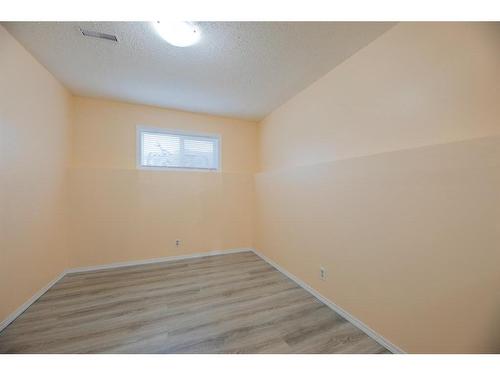 39 Erin Circle Se, Calgary, AB - Indoor Photo Showing Other Room