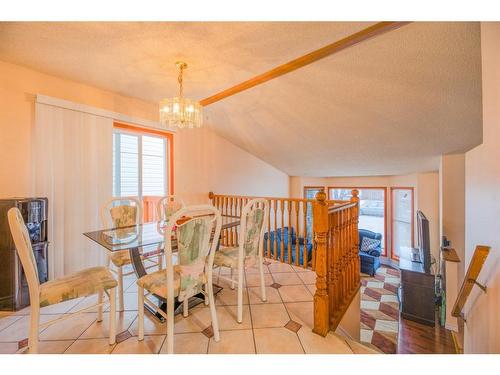 39 Erin Circle Se, Calgary, AB - Indoor Photo Showing Dining Room