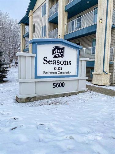 104-5600 Sunrise Crescent, Olds, AB - Outdoor