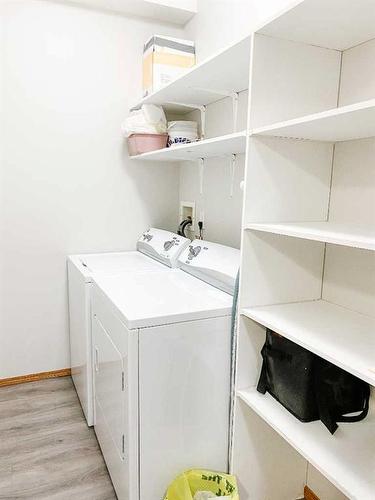 104-5600 Sunrise Crescent, Olds, AB - Indoor Photo Showing Laundry Room