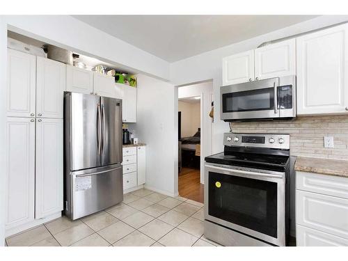 2040 47 Street Se, Calgary, AB - Indoor Photo Showing Kitchen