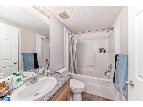 9119-70 Panamount Drive Nw, Calgary, AB - Indoor Photo Showing Bathroom