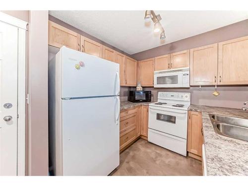 9119-70 Panamount Drive Nw, Calgary, AB - Indoor Photo Showing Kitchen With Double Sink