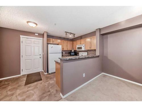 9119-70 Panamount Drive Nw, Calgary, AB - Indoor Photo Showing Kitchen