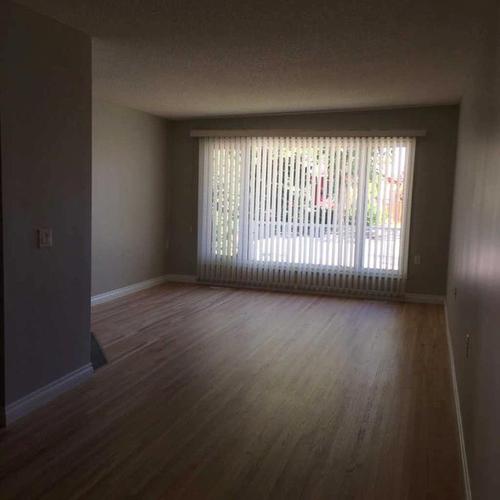 915 23 Avenue Nw, Calgary, AB - Indoor Photo Showing Other Room