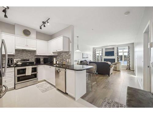 1314-1314 Lake Fraser Green Se, Calgary, AB - Indoor Photo Showing Kitchen With Upgraded Kitchen