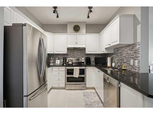 1314-1314 Lake Fraser Green Se, Calgary, AB - Indoor Photo Showing Kitchen With Upgraded Kitchen