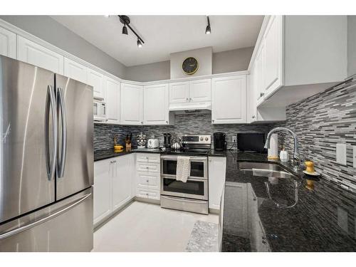 1314-1314 Lake Fraser Green Se, Calgary, AB - Indoor Photo Showing Kitchen With Double Sink With Upgraded Kitchen