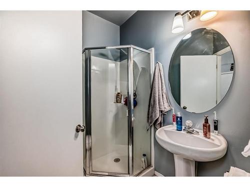 412-1410 2 Street Sw, Calgary, AB - Indoor Photo Showing Bathroom