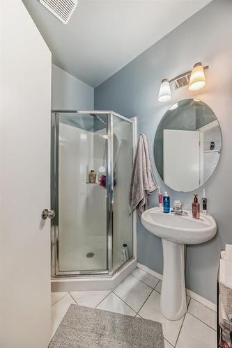 412-1410 2 Street Sw, Calgary, AB - Indoor Photo Showing Bathroom