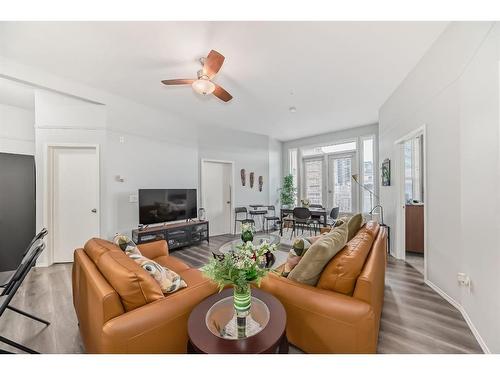 412-1410 2 Street Sw, Calgary, AB - Indoor Photo Showing Living Room