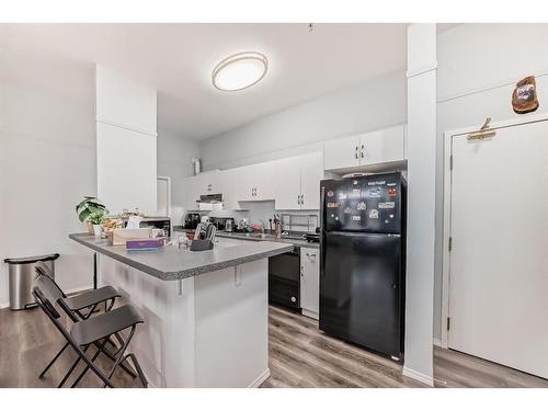 412-1410 2 Street Sw, Calgary, AB - Indoor Photo Showing Kitchen