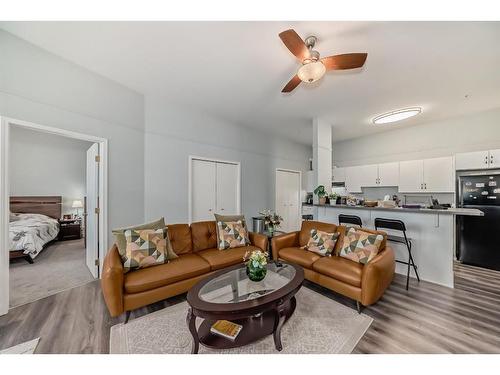 412-1410 2 Street Sw, Calgary, AB - Indoor Photo Showing Living Room