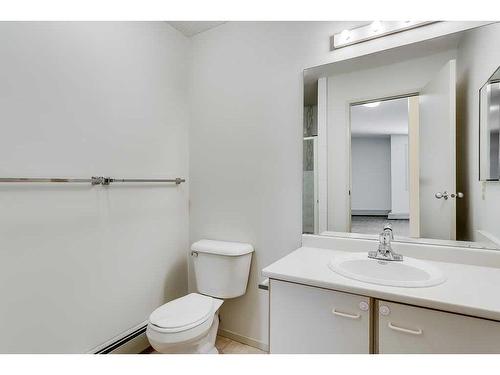 2612-3400 Edenwold Heights Nw, Calgary, AB - Indoor Photo Showing Bathroom