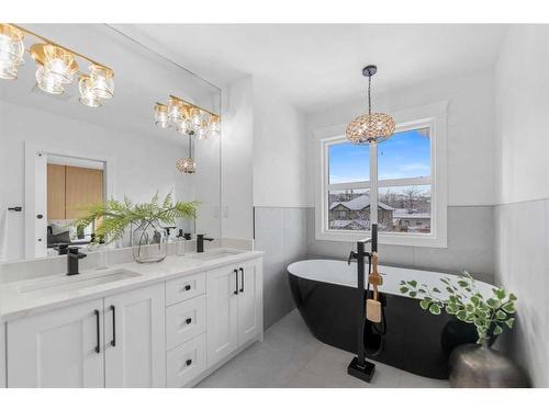 4506 72 Street Nw, Calgary, AB - Indoor Photo Showing Bathroom