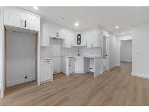 4506 72 Street Nw, Calgary, AB - Indoor Photo Showing Kitchen