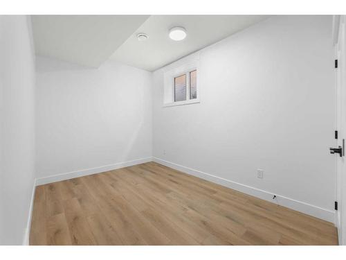 4506 72 Street Nw, Calgary, AB - Indoor Photo Showing Other Room