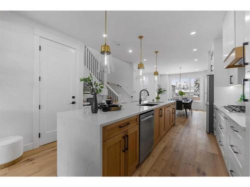 4506 72 Street Nw, Calgary, AB - Indoor Photo Showing Kitchen With Upgraded Kitchen