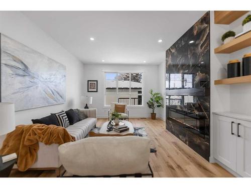 4506 72 Street Nw, Calgary, AB - Indoor Photo Showing Living Room