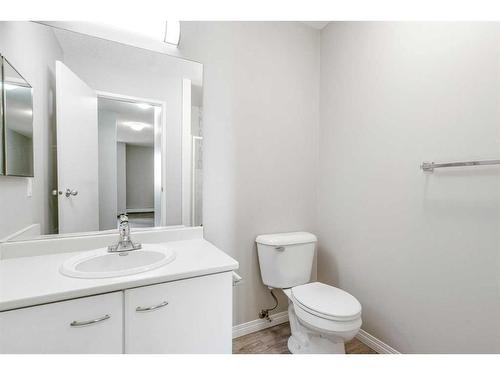 2821-3400 Edenwold Heights Nw, Calgary, AB - Indoor Photo Showing Bathroom