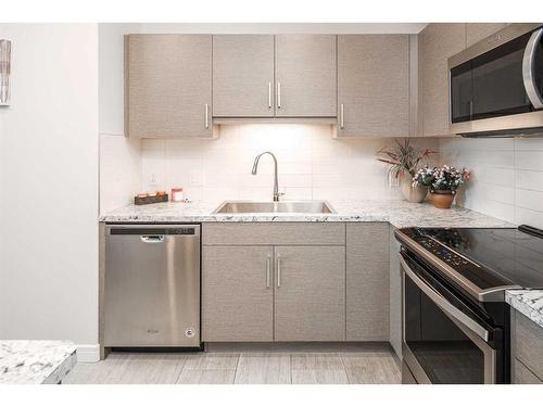 1208-80 Greenbriar Place Nw, Calgary, AB - Indoor Photo Showing Kitchen With Stainless Steel Kitchen With Double Sink With Upgraded Kitchen