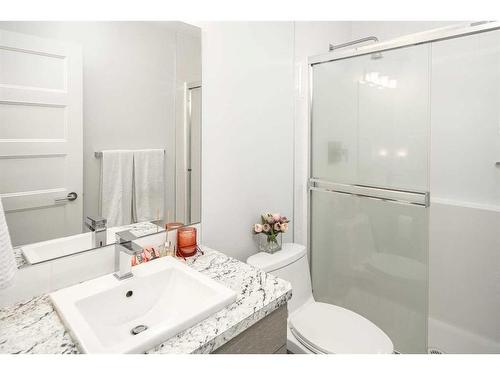 1208-80 Greenbriar Place Nw, Calgary, AB - Indoor Photo Showing Bathroom