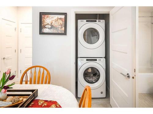 1208-80 Greenbriar Place Nw, Calgary, AB - Indoor Photo Showing Laundry Room