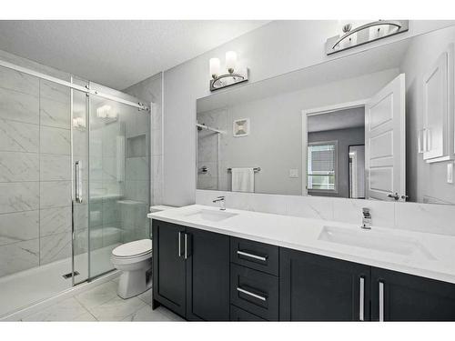 606 Harvest Grove Walk Ne, Calgary, AB - Indoor Photo Showing Bathroom