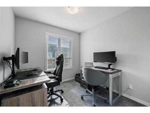 606 Harvest Grove Walk Ne, Calgary, AB - Indoor Photo Showing Office