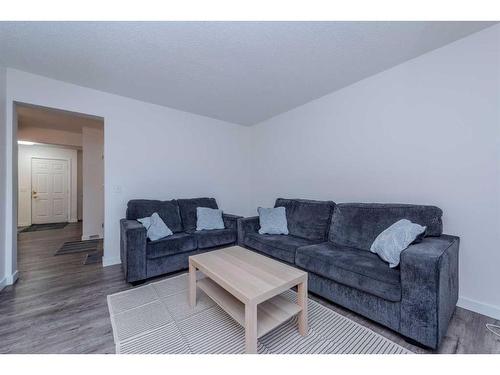 86-3029 Rundleson Road Ne, Calgary, AB - Indoor Photo Showing Living Room