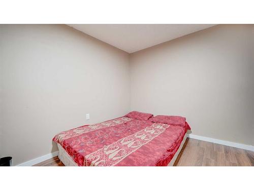 95 Castlegreen Close Ne, Calgary, AB - Indoor Photo Showing Bedroom