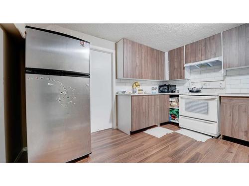 95 Castlegreen Close Ne, Calgary, AB - Indoor Photo Showing Kitchen