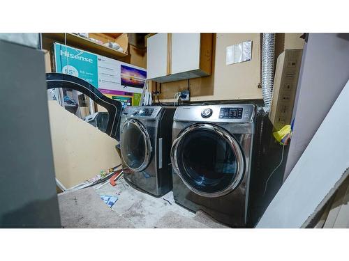 95 Castlegreen Close Ne, Calgary, AB - Indoor Photo Showing Laundry Room