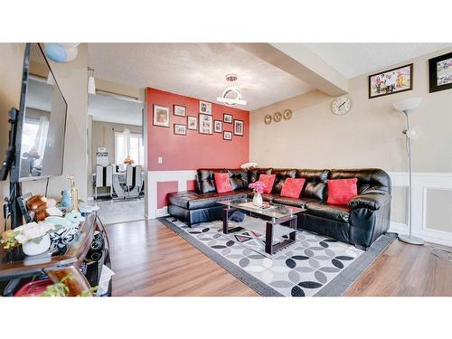 95 Castlegreen Close Ne, Calgary, AB - Indoor Photo Showing Living Room