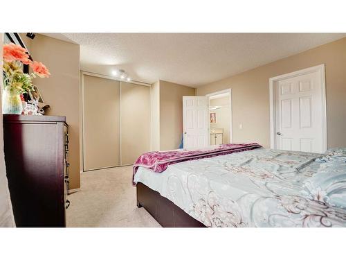 95 Castlegreen Close Ne, Calgary, AB - Indoor Photo Showing Bedroom