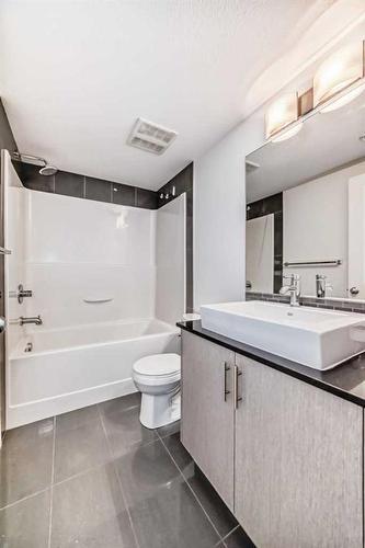 3303-240 Skyview Ranch Road Ne, Calgary, AB - Indoor Photo Showing Bathroom