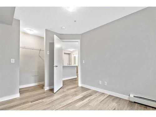 2312-4641 128 Avenue Ne, Calgary, AB - Indoor Photo Showing Other Room