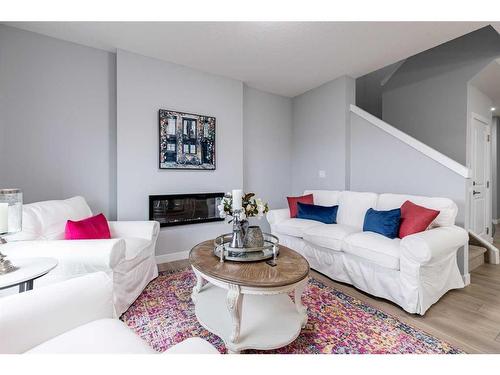 108 Ranchers View, Okotoks, AB - Indoor Photo Showing Living Room