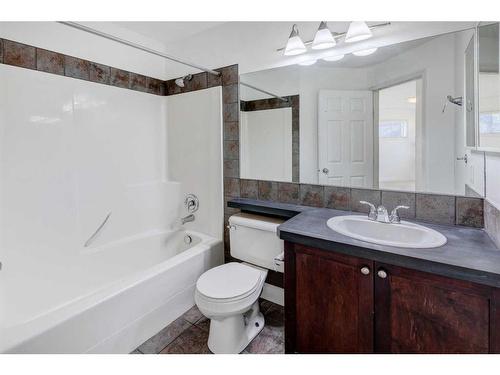 21-2040 35 Avenue Sw, Calgary, AB - Indoor Photo Showing Bathroom