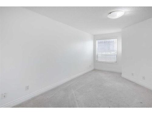 21-2040 35 Avenue Sw, Calgary, AB - Indoor Photo Showing Other Room