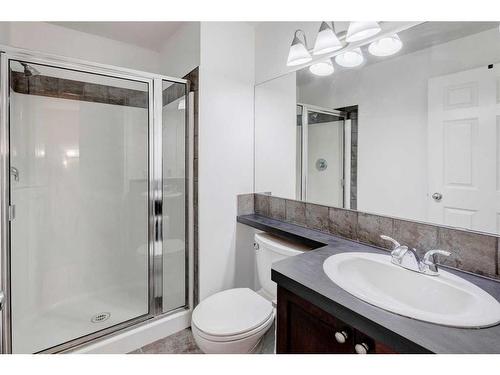 21-2040 35 Avenue Sw, Calgary, AB - Indoor Photo Showing Bathroom