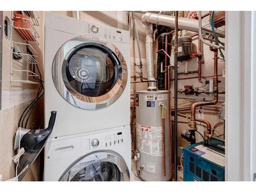 21-2040 35 Avenue Sw, Calgary, AB - Indoor Photo Showing Laundry Room