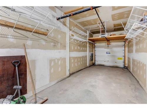 21-2040 35 Avenue Sw, Calgary, AB - Indoor Photo Showing Garage