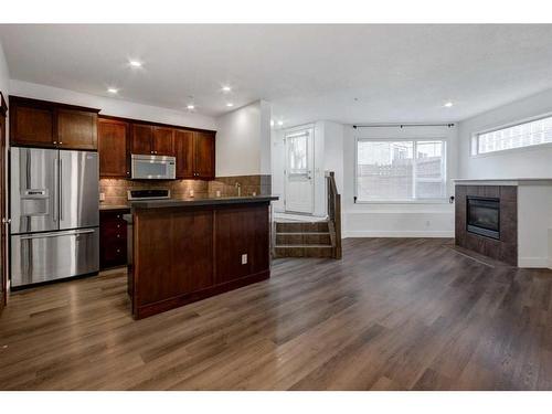 21-2040 35 Avenue Sw, Calgary, AB - Indoor Photo Showing Kitchen