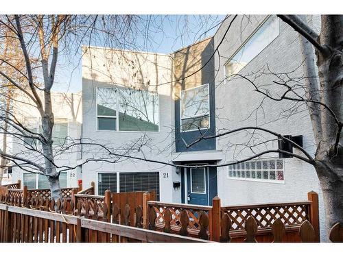 21-2040 35 Avenue Sw, Calgary, AB - Outdoor