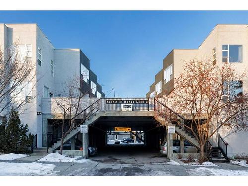 21-2040 35 Avenue Sw, Calgary, AB - Outdoor