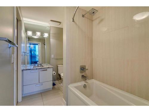 910-225 11 Avenue Se, Calgary, AB - Indoor Photo Showing Bathroom