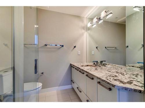 910-225 11 Avenue Se, Calgary, AB - Indoor Photo Showing Bathroom