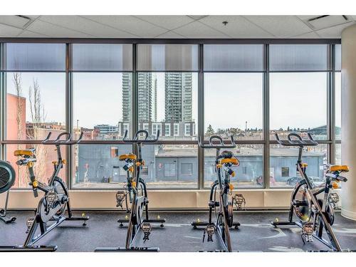 910-225 11 Avenue Se, Calgary, AB - Indoor Photo Showing Gym Room