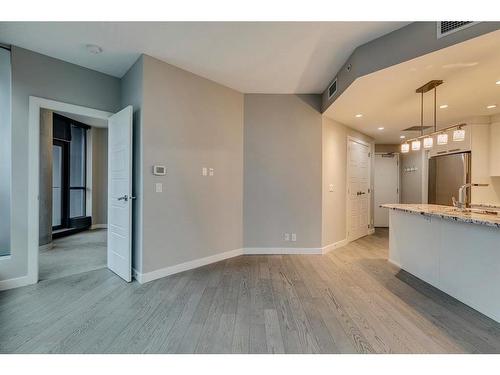 910-225 11 Avenue Se, Calgary, AB - Indoor Photo Showing Other Room